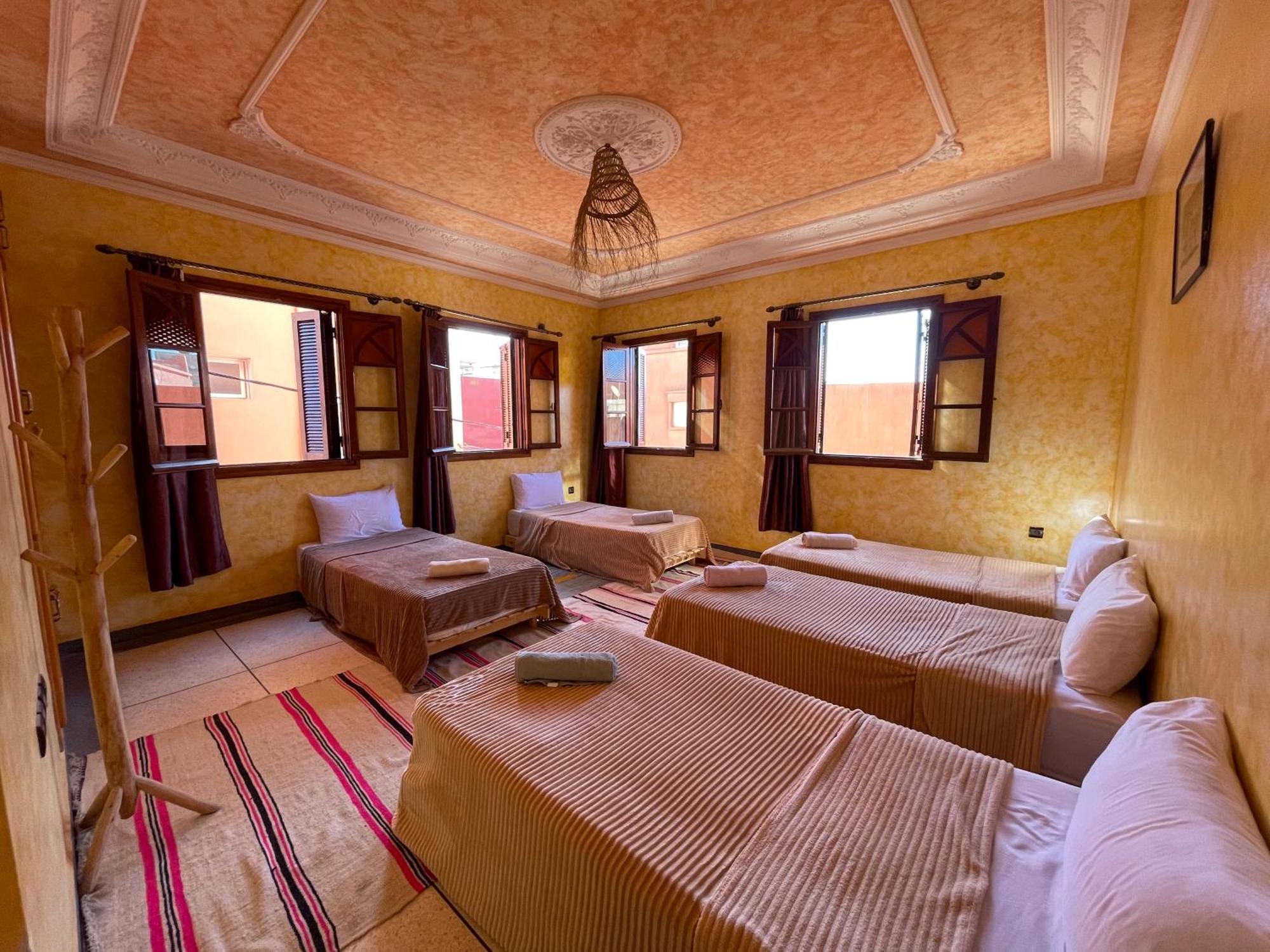 Berber Waves Surf House Hostel Tamraght Buitenkant foto