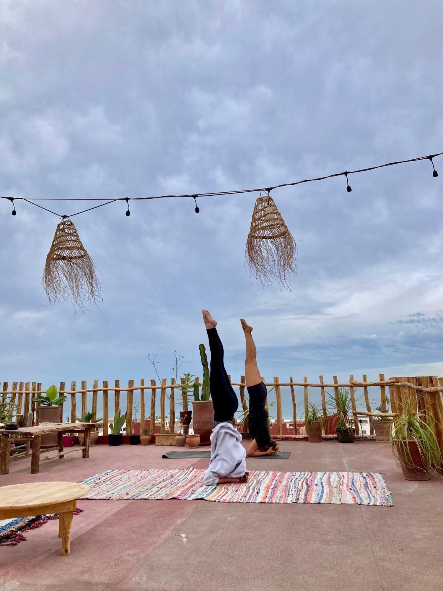 Berber Waves Surf House Hostel Tamraght Buitenkant foto