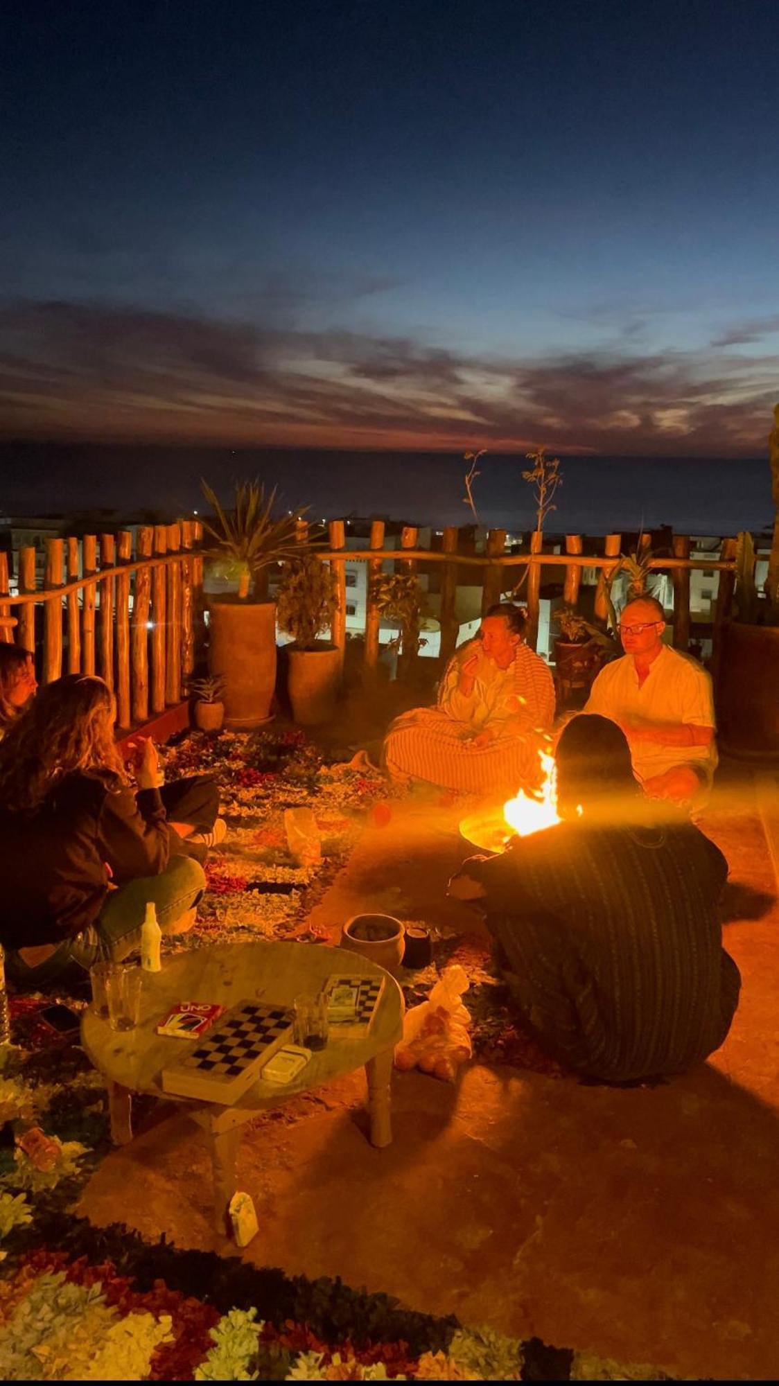 Berber Waves Surf House Hostel Tamraght Buitenkant foto